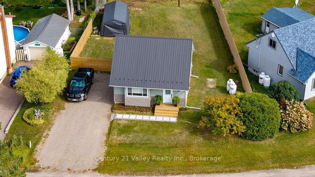 557 Sullivan Street photo 16