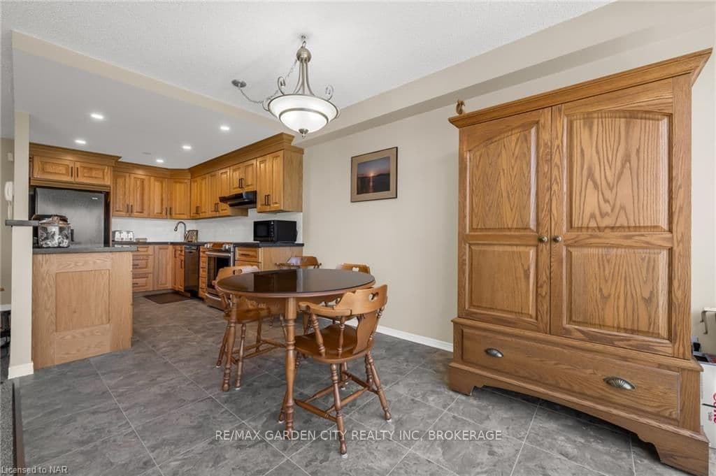 81 SCOTT Street Unit 202 photo 6