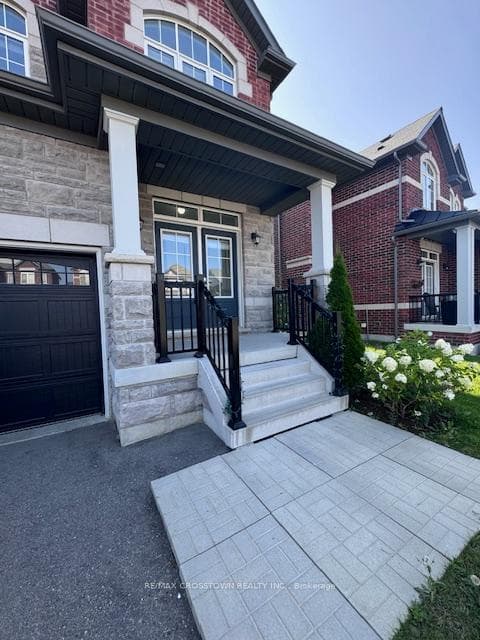 1435 Farrow Crescent photo 1