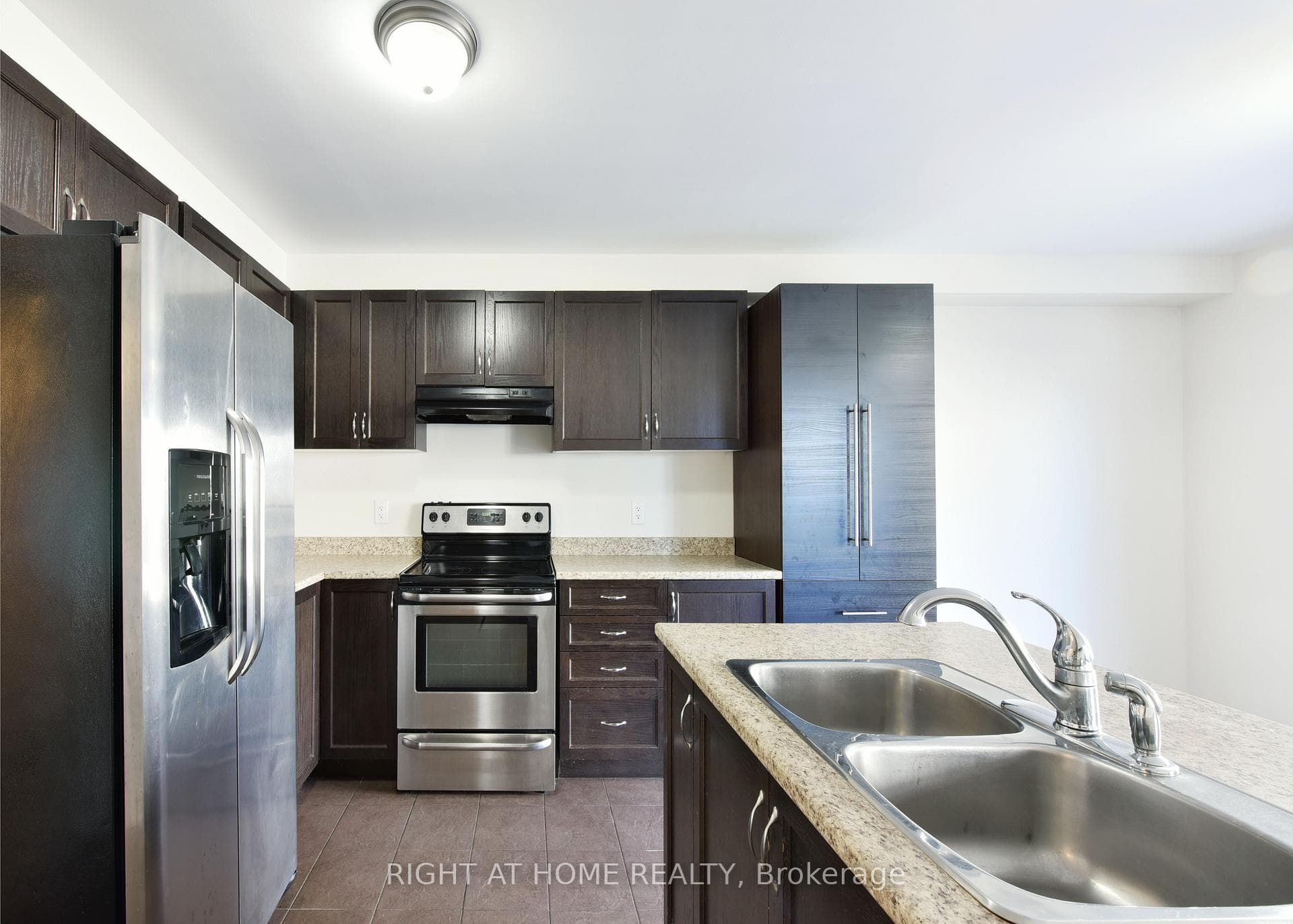 348 GALLANTRY Way photo 10