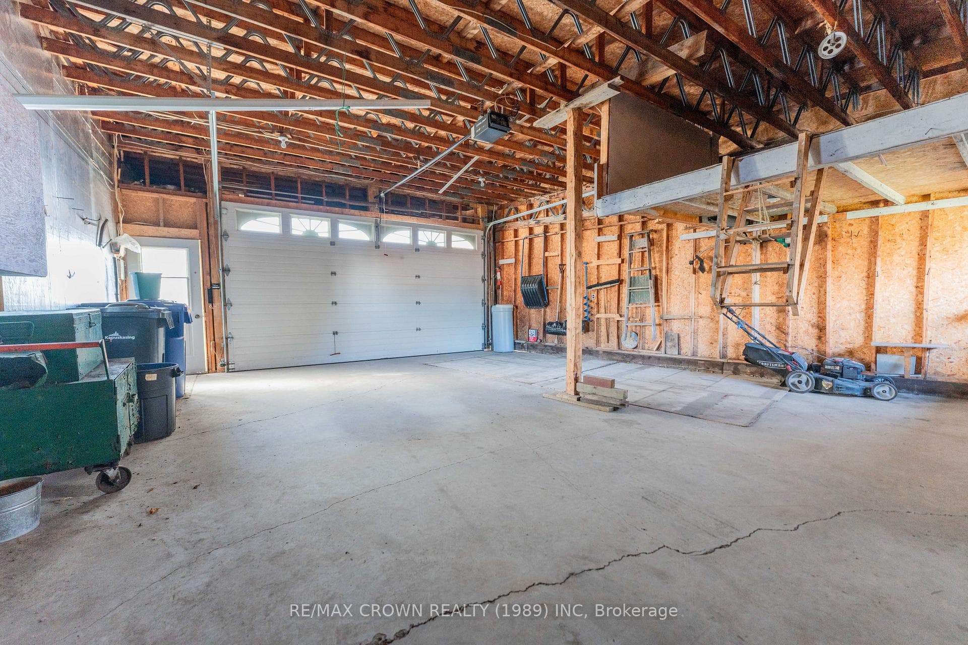 34 Maple Drive photo 44