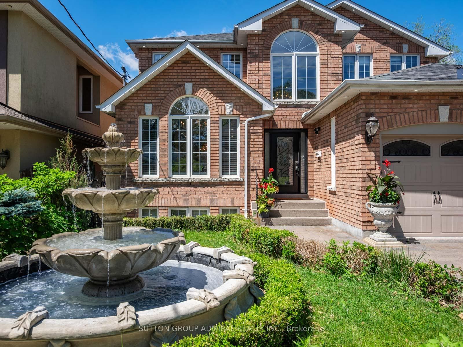 18 Thatcher Avenue photo 4