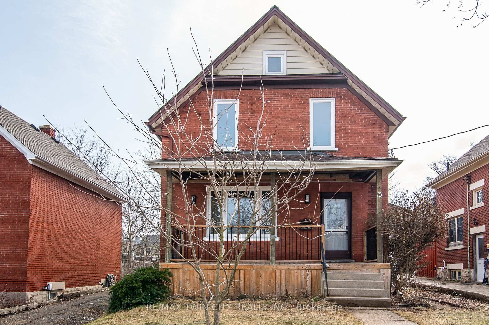 15 Herlan Avenue photo 2