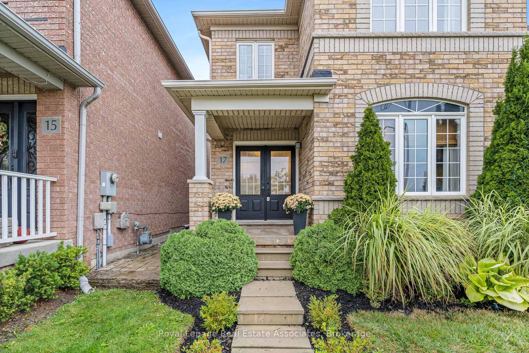 17 Snowberry Crescent photo 4
