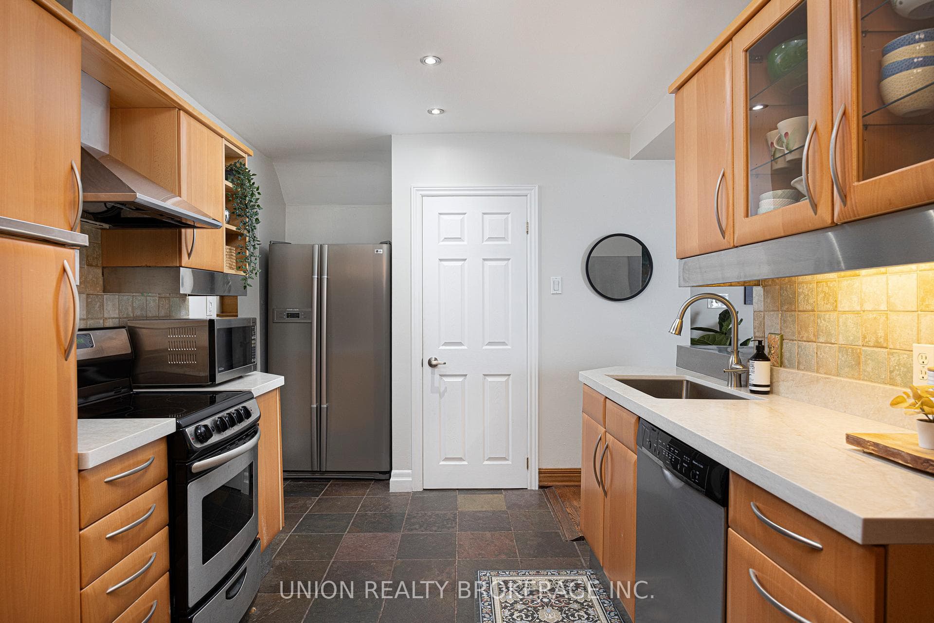 120 Scarboro Crescent photo 7