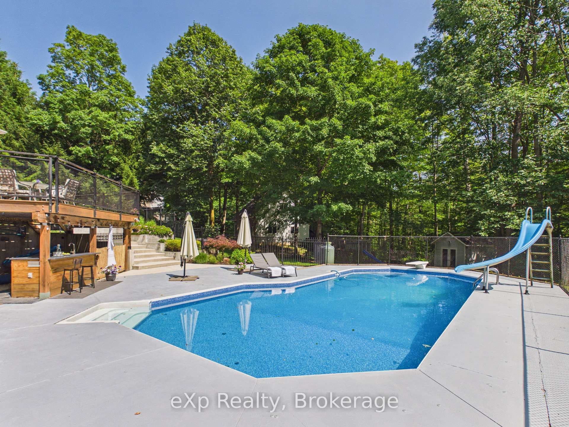20 Highland Crescent photo 42