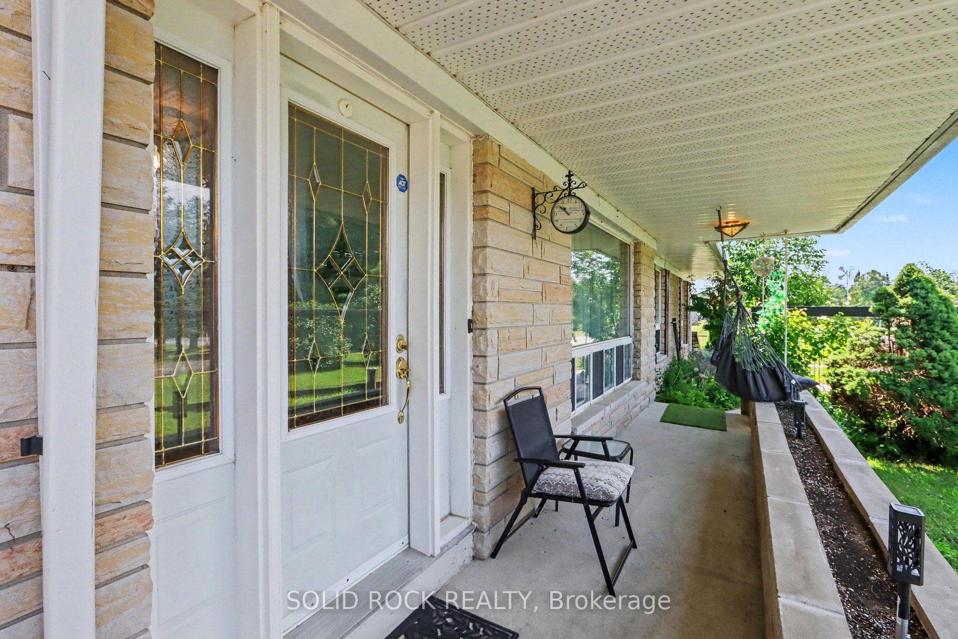 Covered front porch with a 2-gate dog run