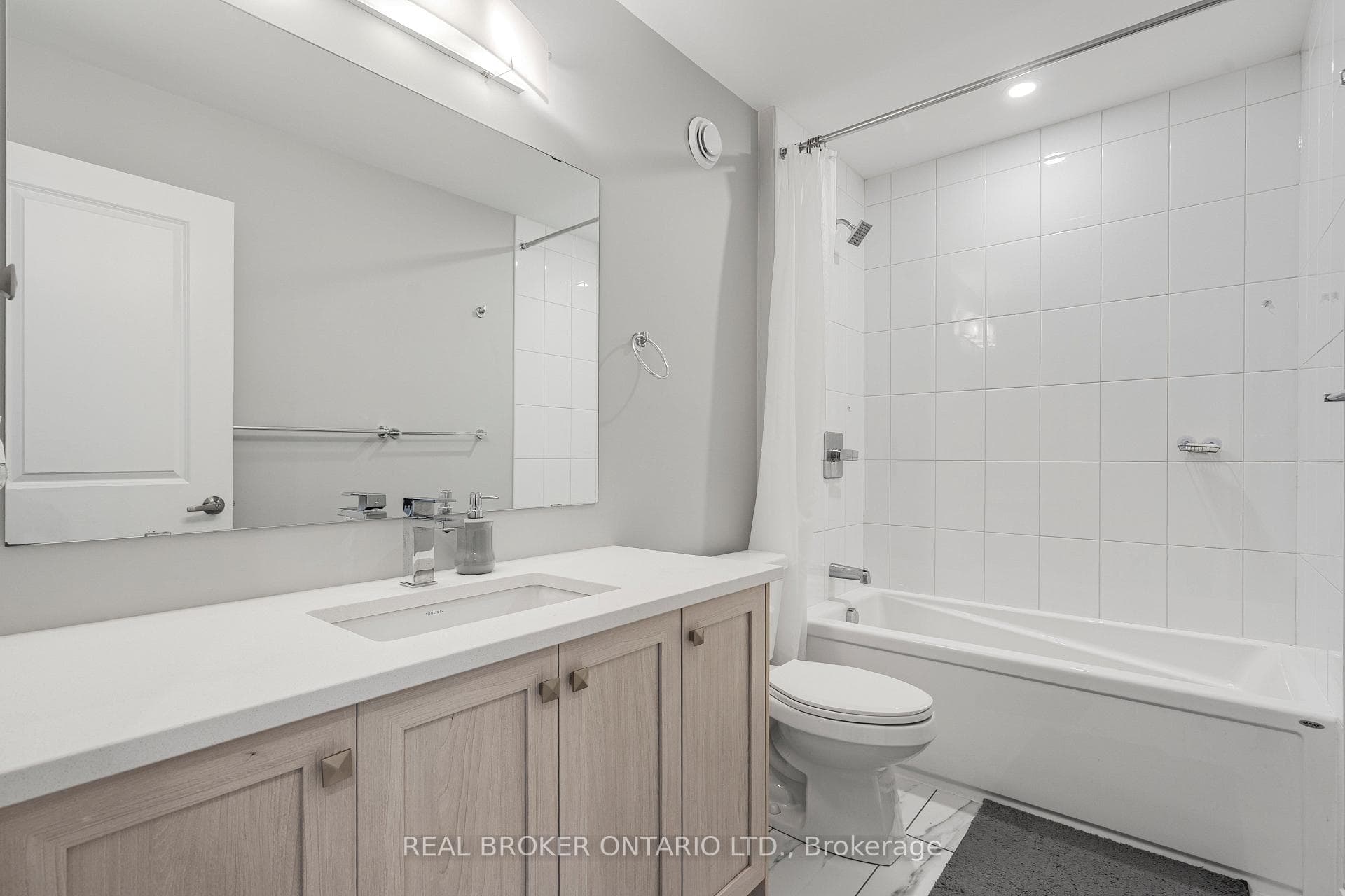 143 Bristol Crescent photo 31