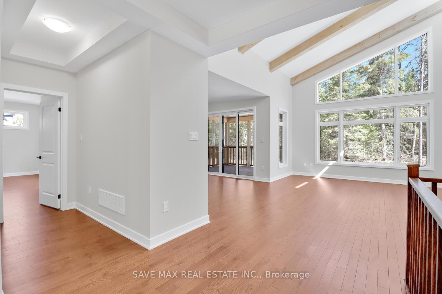 1045 Greensview Drive photo 17