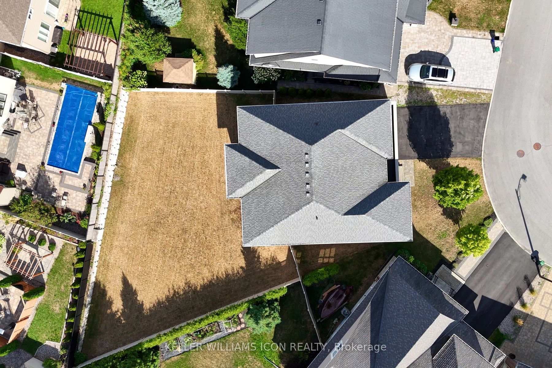218 Gabbro Crescent photo 44