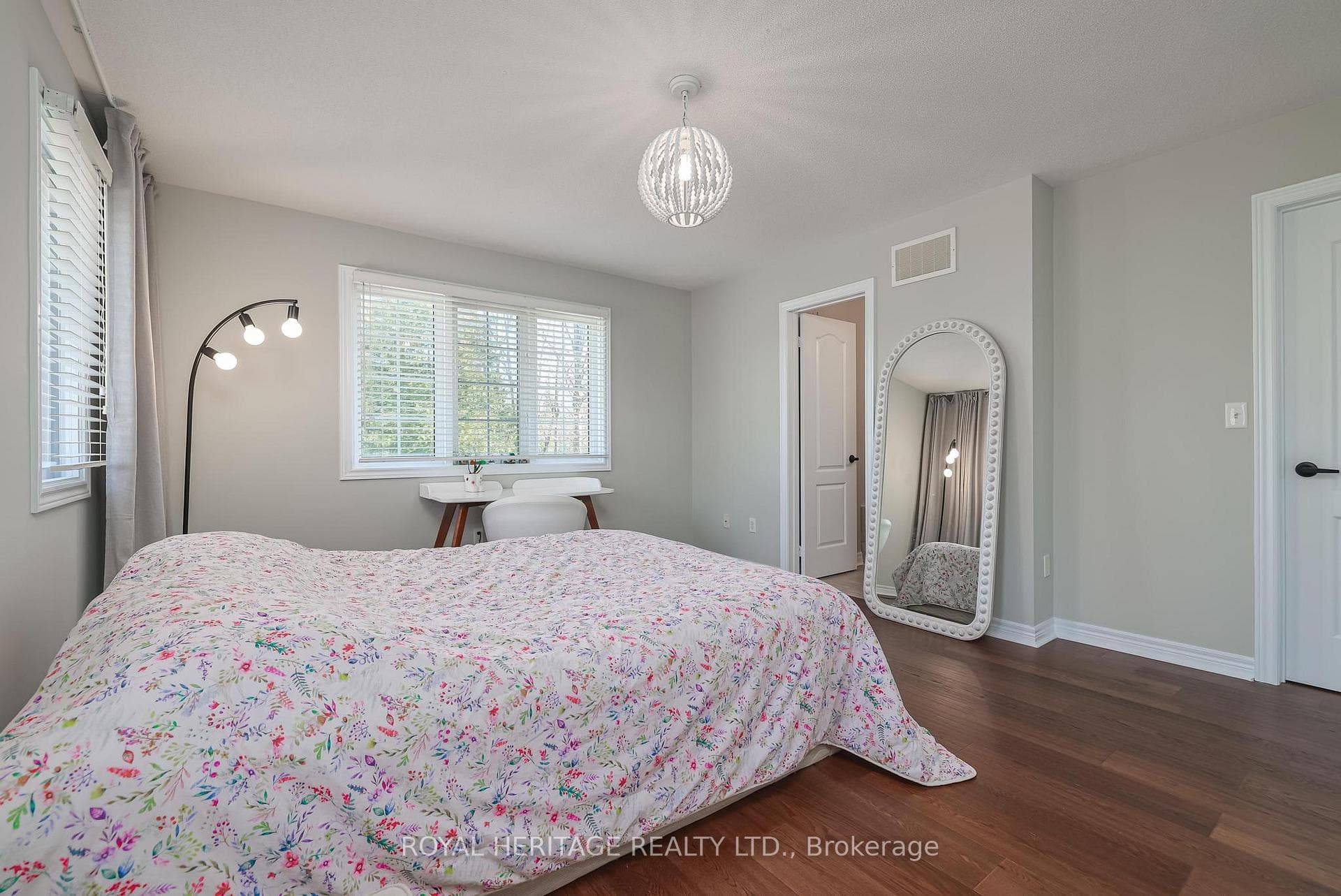 2493 Earl Grey Avenue photo 18
