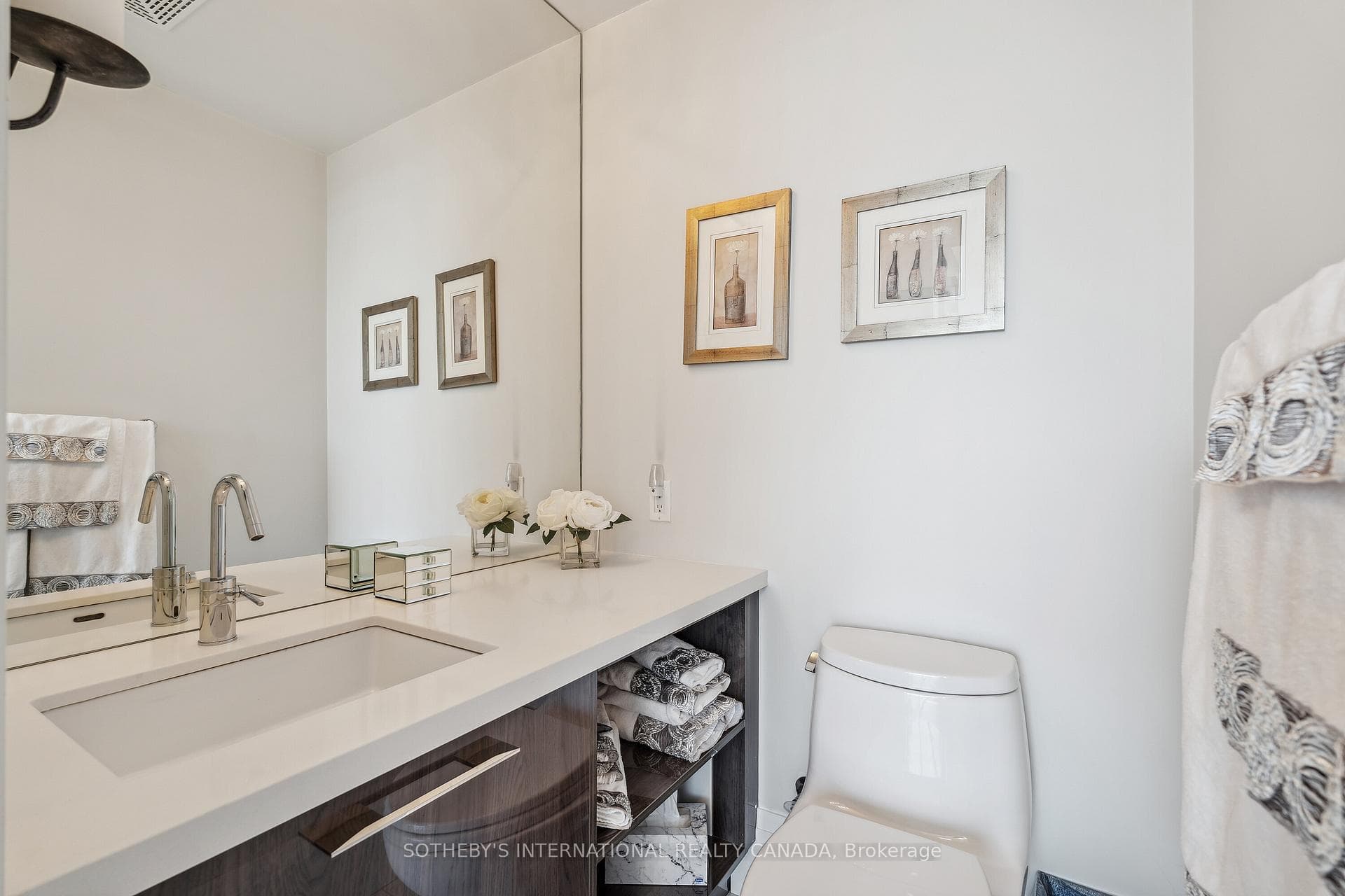 39 Queens Quay Unit TH112 photo 11