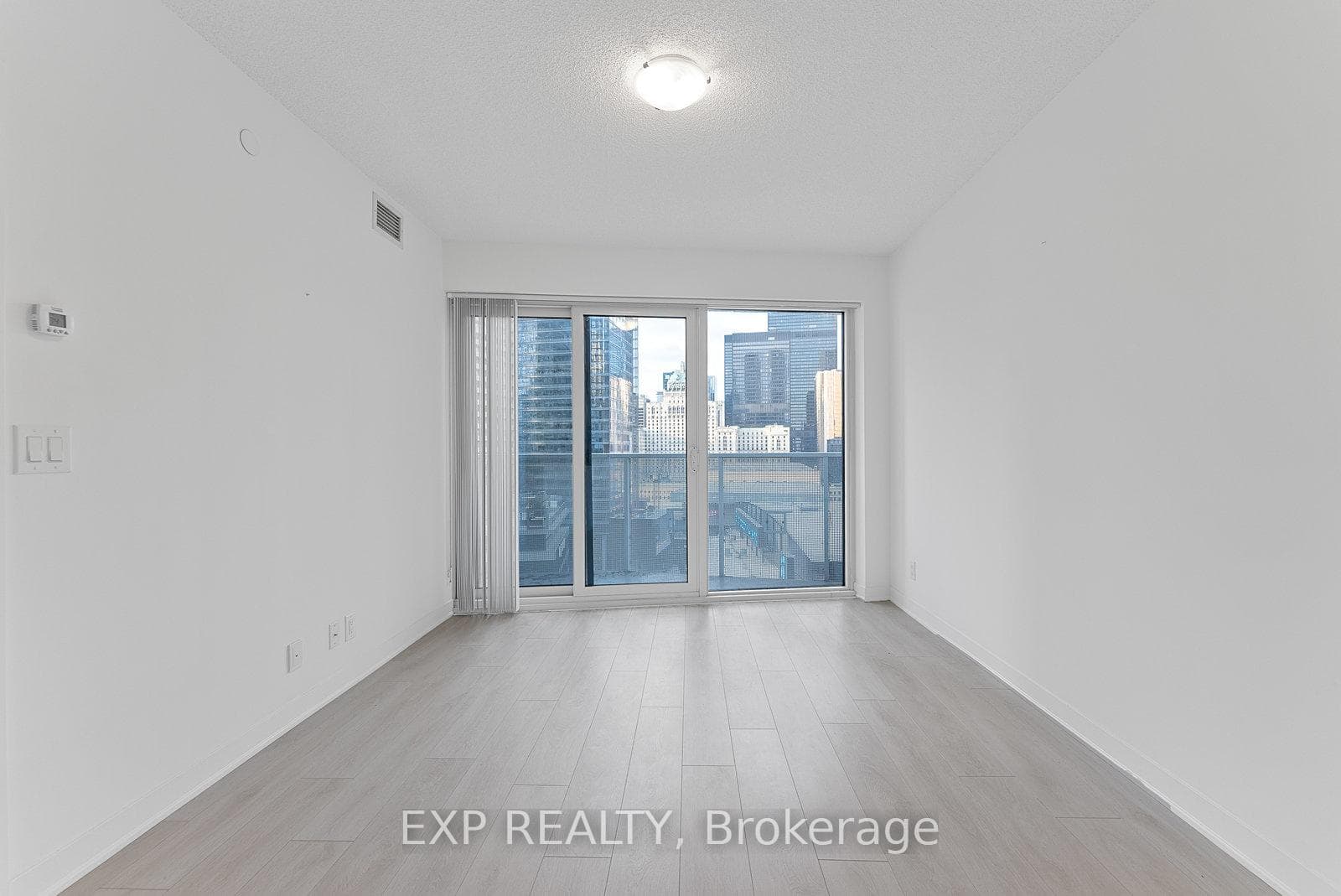 88 Harbour Street Unit 1503 photo 12