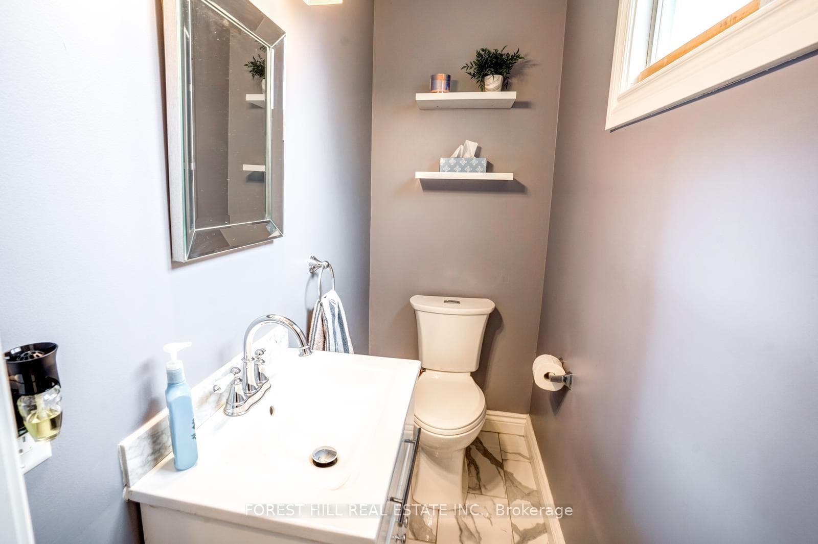 892 Queensdale Avenue photo 17