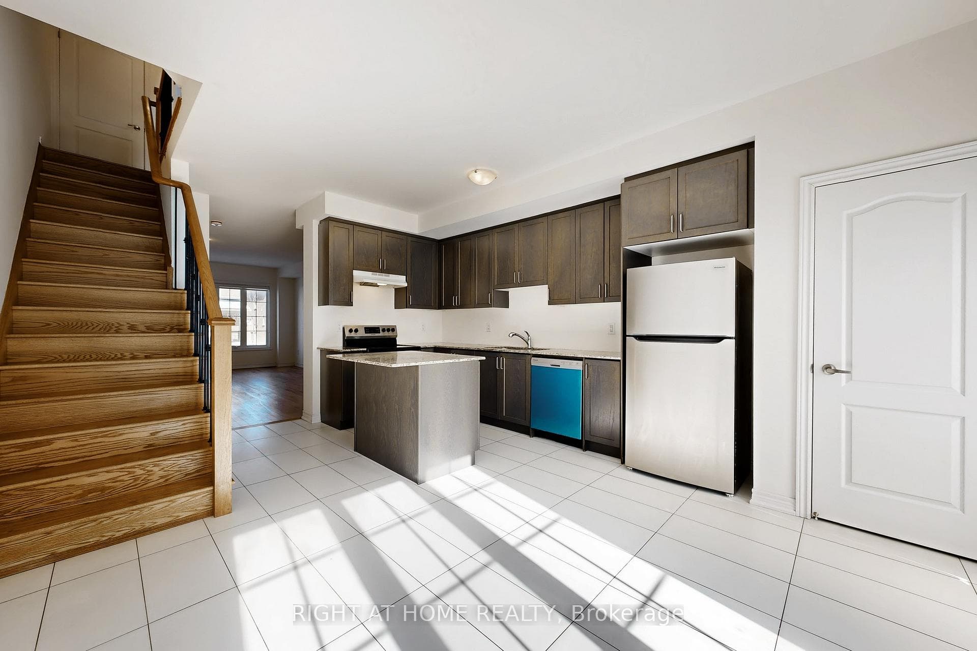 553 White's Hill Avenue photo 11