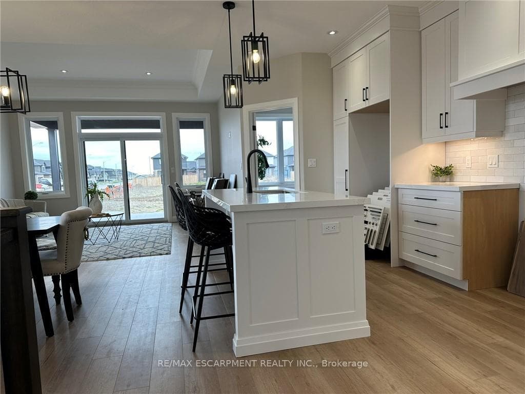 183 Craddock Boulevard photo 4