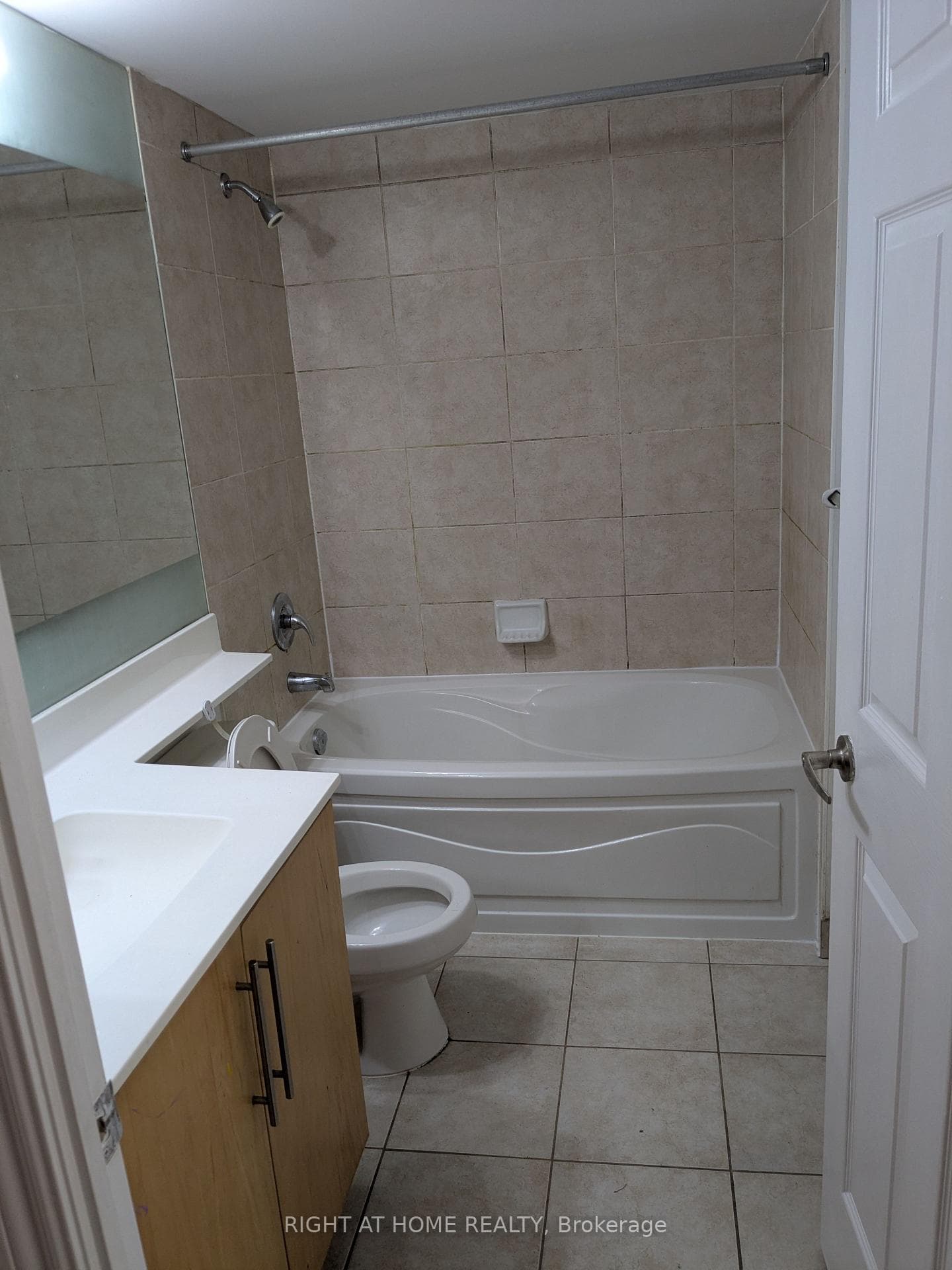 310 Burnhamthorpe Road Unit 1408 photo 6