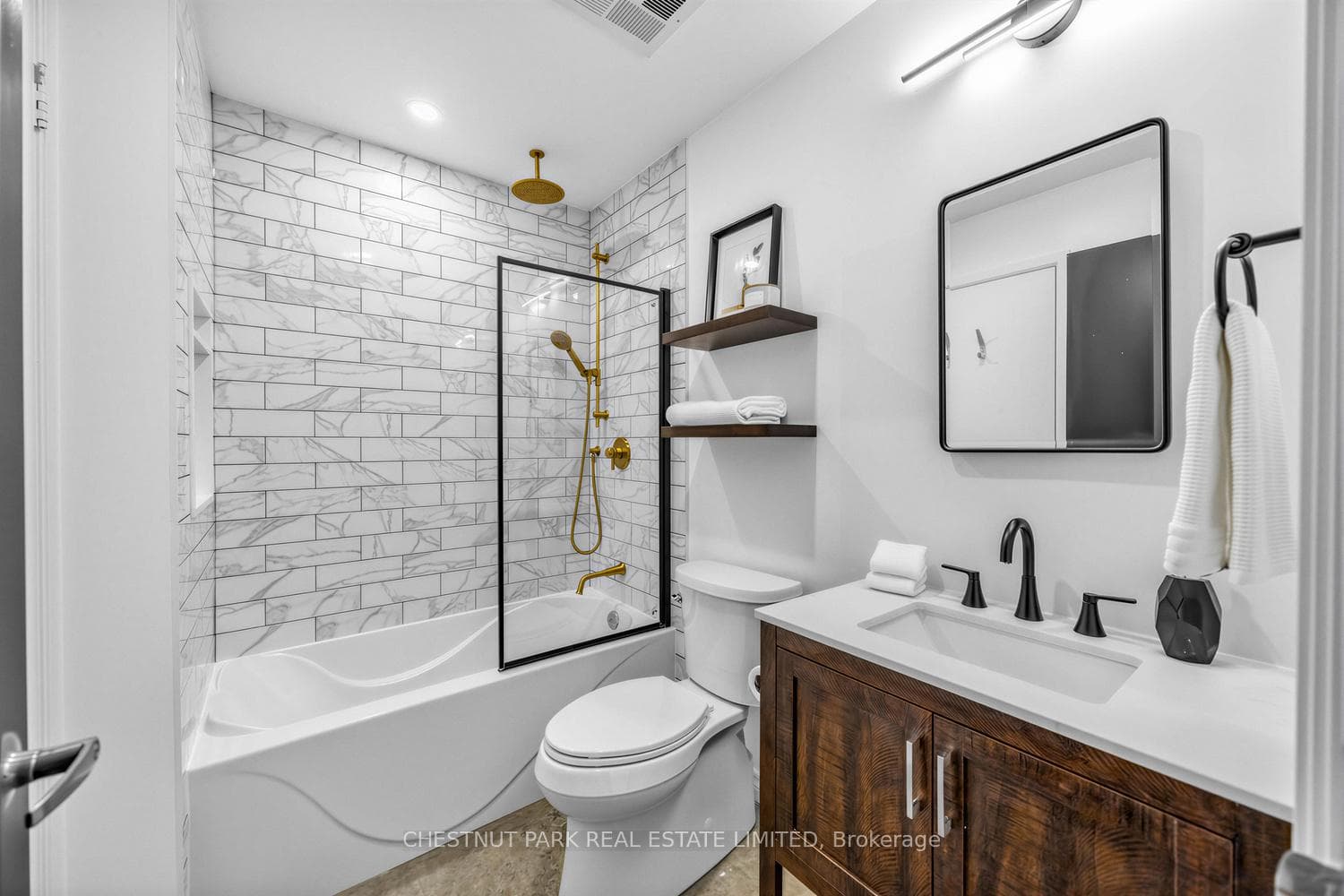 Updated semi-ensuite bathroom