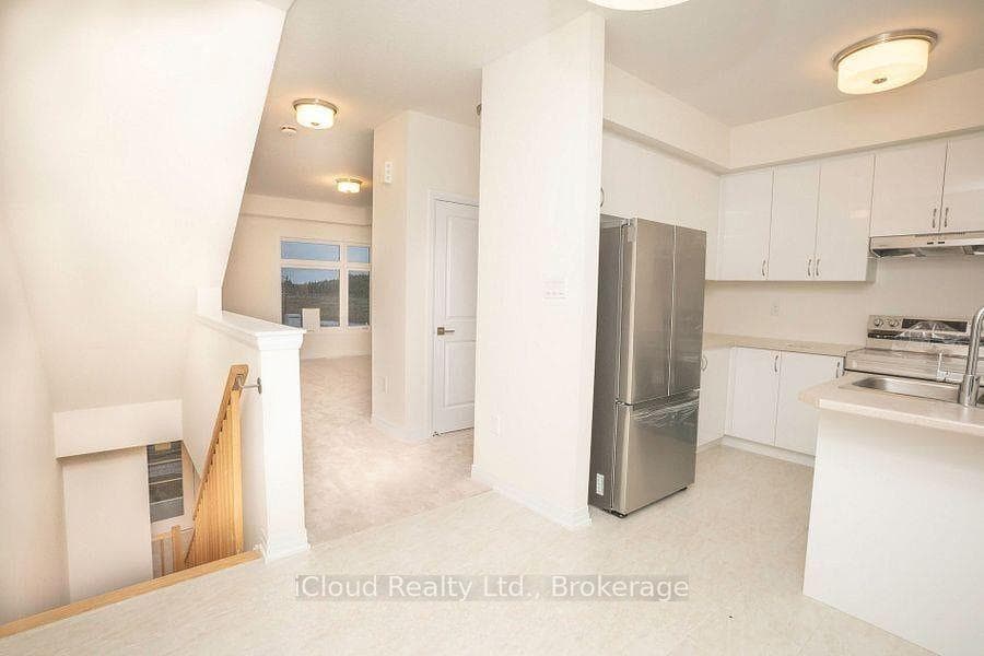 84 Fieldridge Crescent photo 6