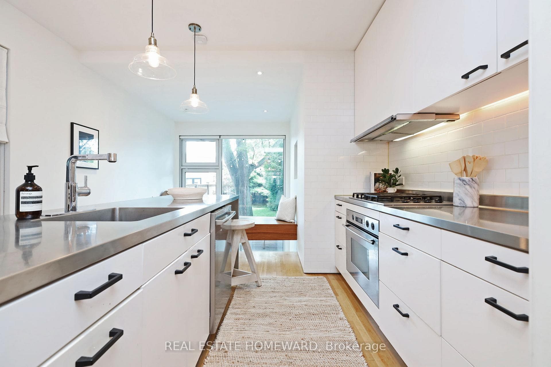 25 Saunders Avenue photo 9