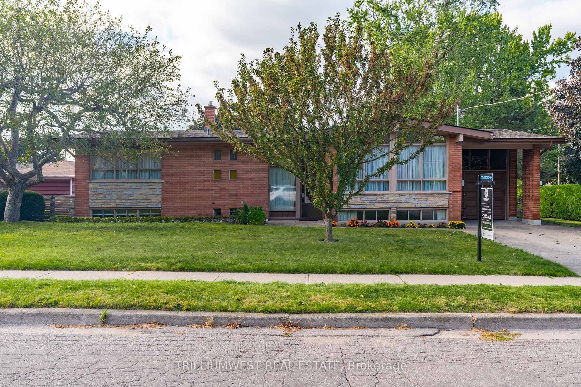 34 Bennett Avenue photo 2