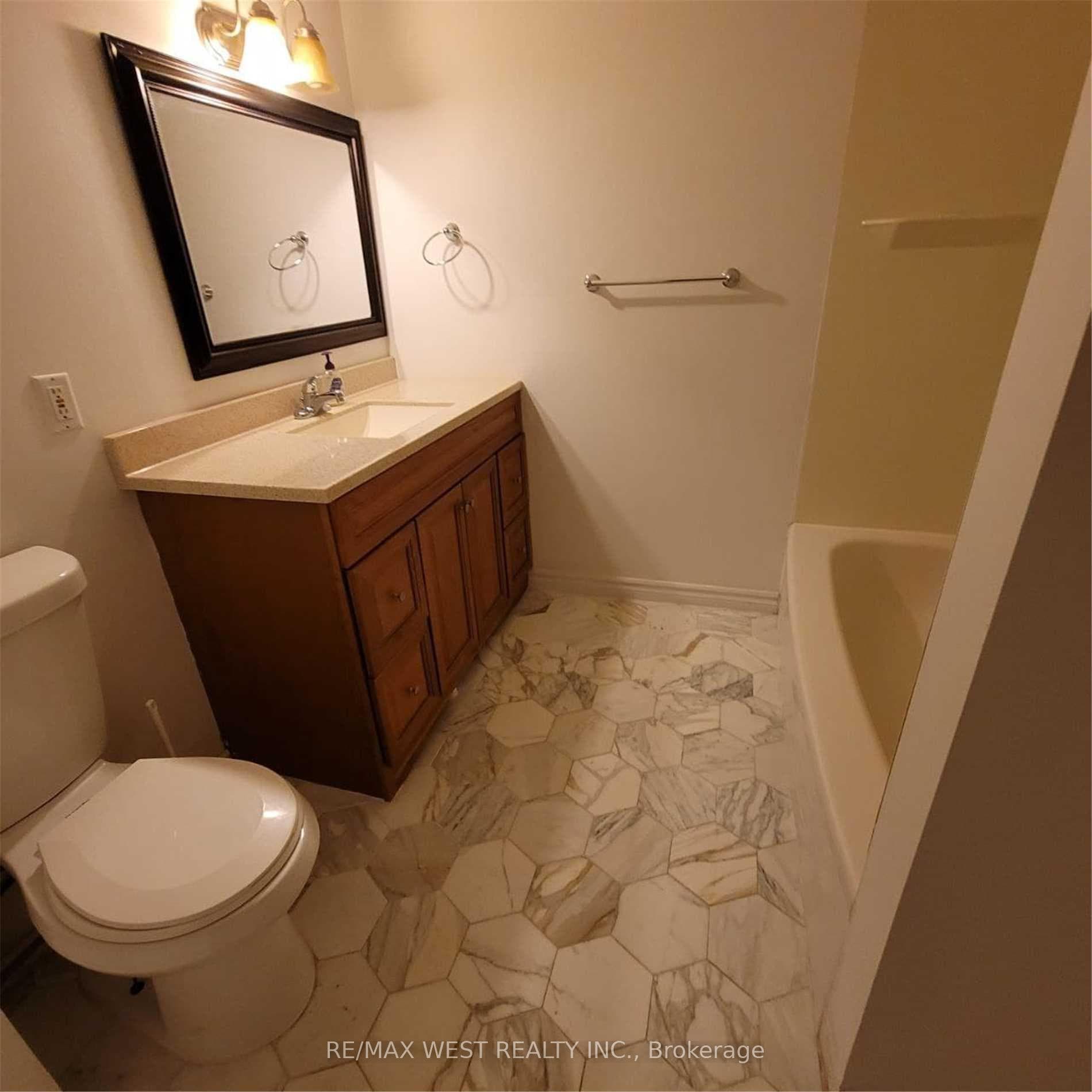 249 Hodgson Drive Unit Lower photo 6