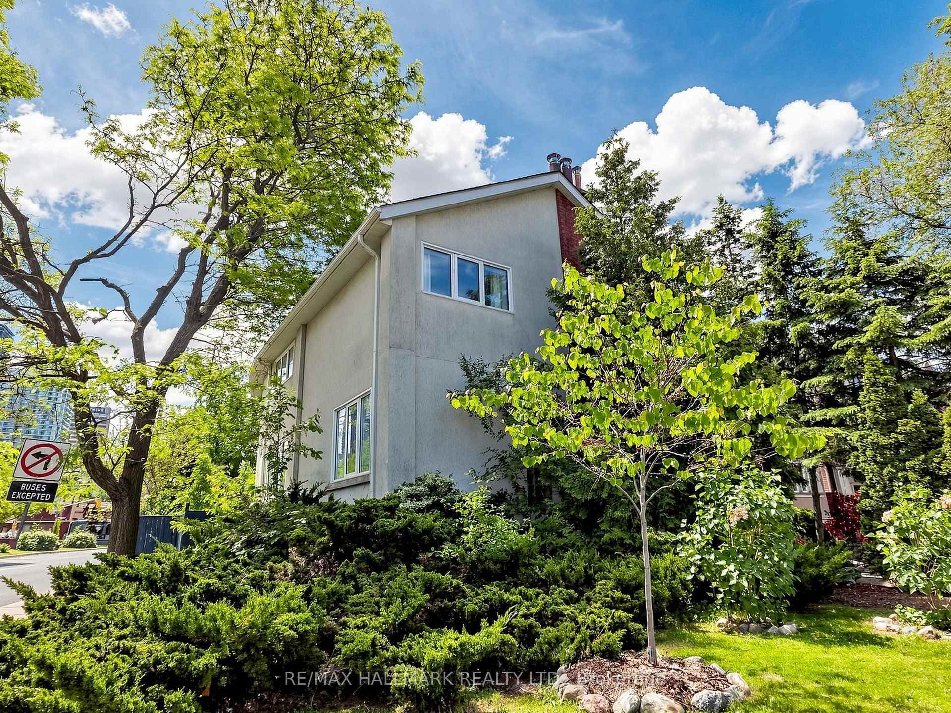 63 St Clements Avenue photo 1