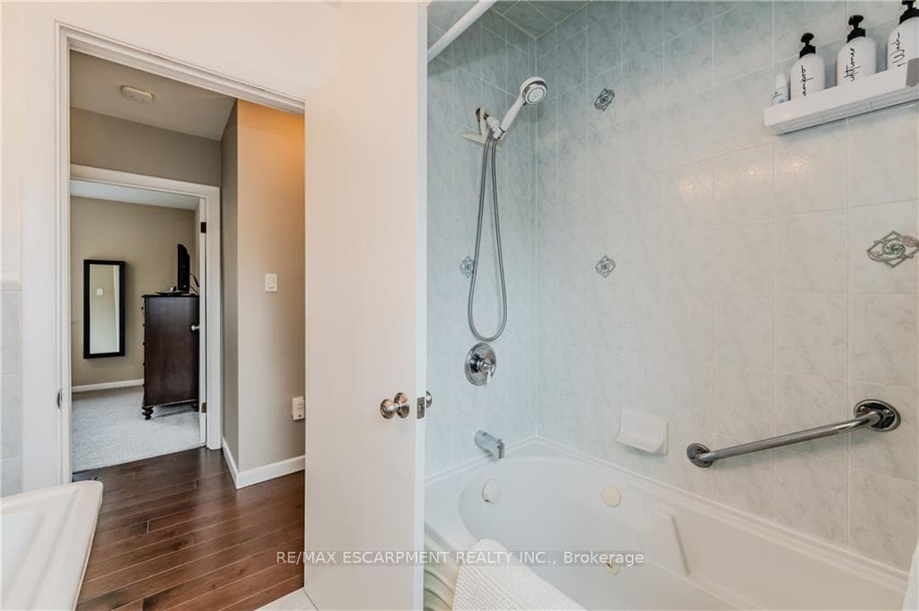 6 Avon Drive photo 24