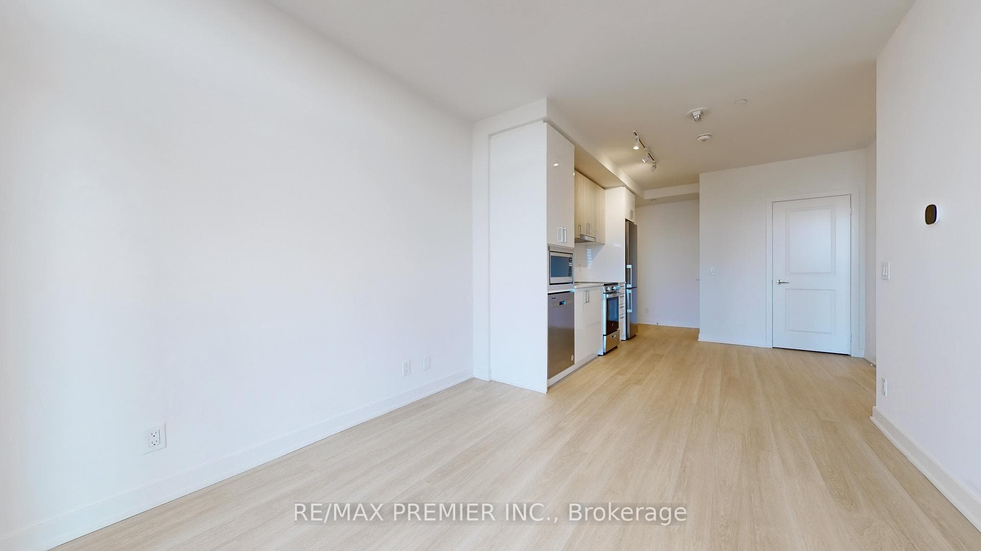 30 Upper Mall Way Unit 1206 photo 9