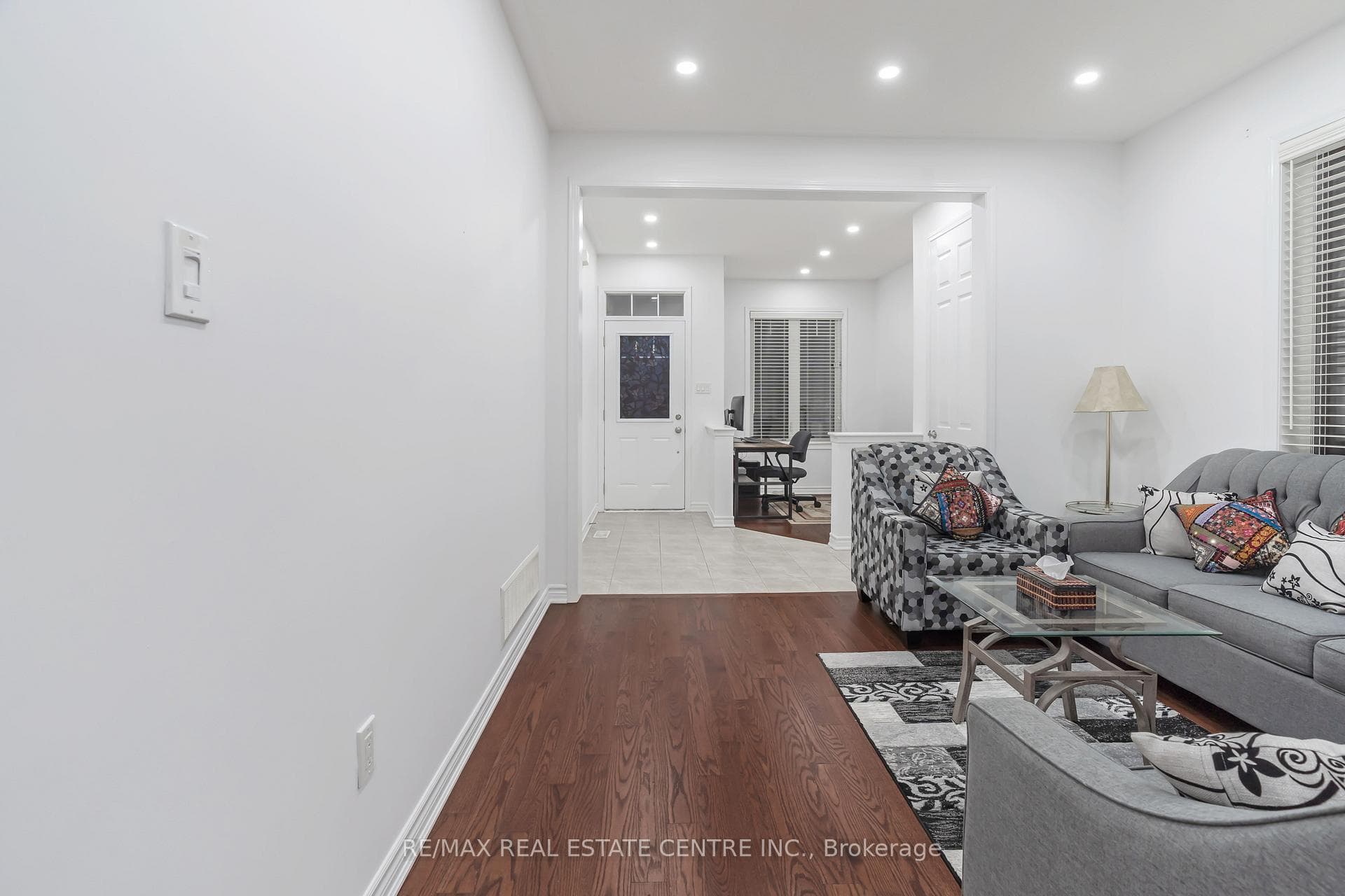 1516 Farmstead Drive photo 9
