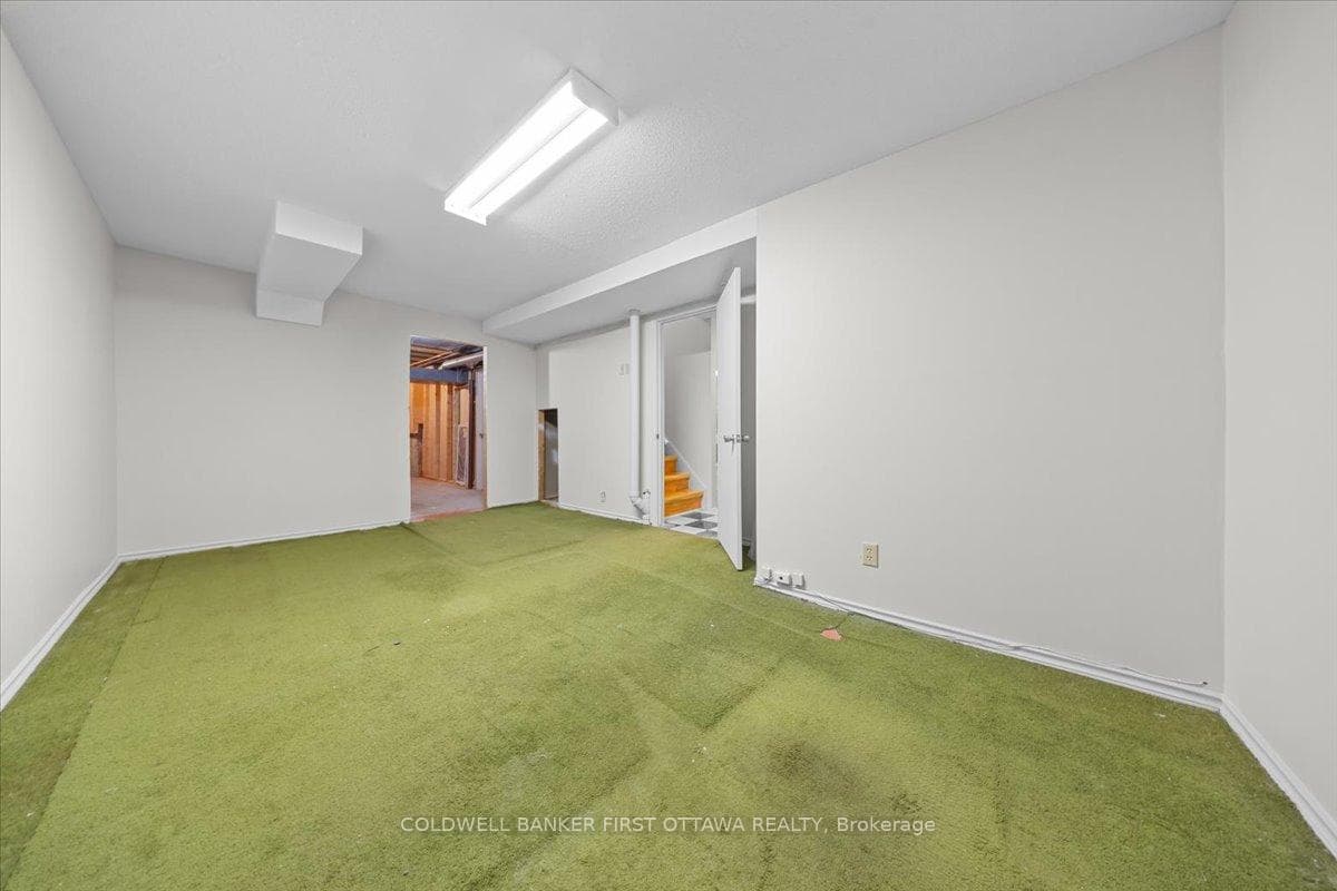 1841 Thistleleaf Crescent photo 32
