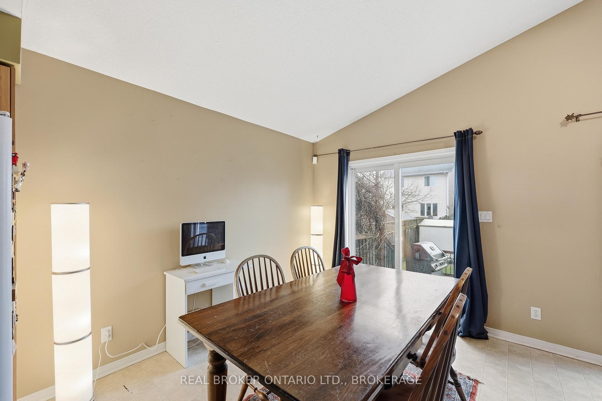942 Bluffwood Avenue photo 15