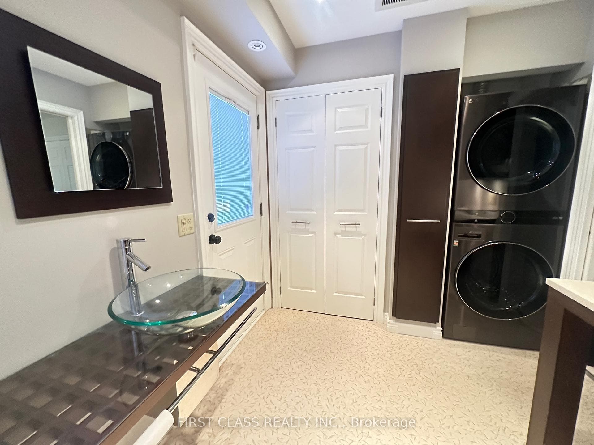 1185 Creekside Drive photo 5