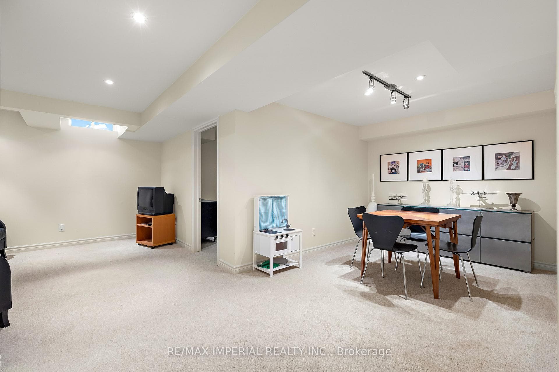 16 Carriage House Court photo 44