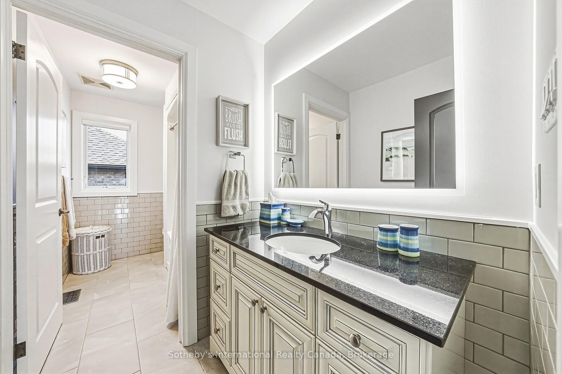 Bedroom 2 Ensuite 3-piece Washroom