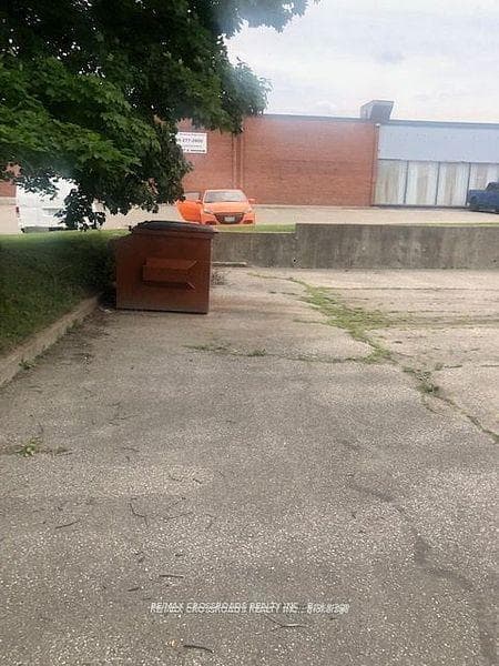 2100 Dundas Street photo 19