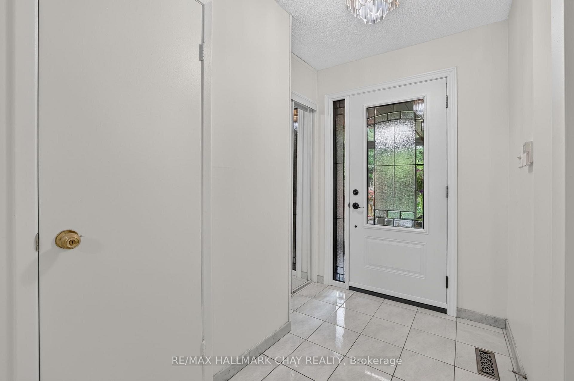 76 Donna Drive photo 5