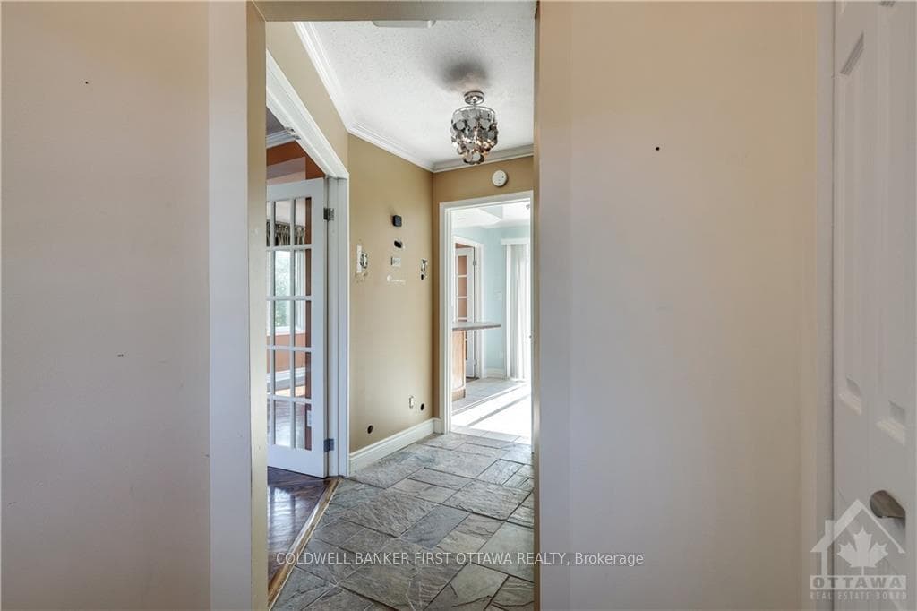 6560 FOURTH LINE Road photo 2