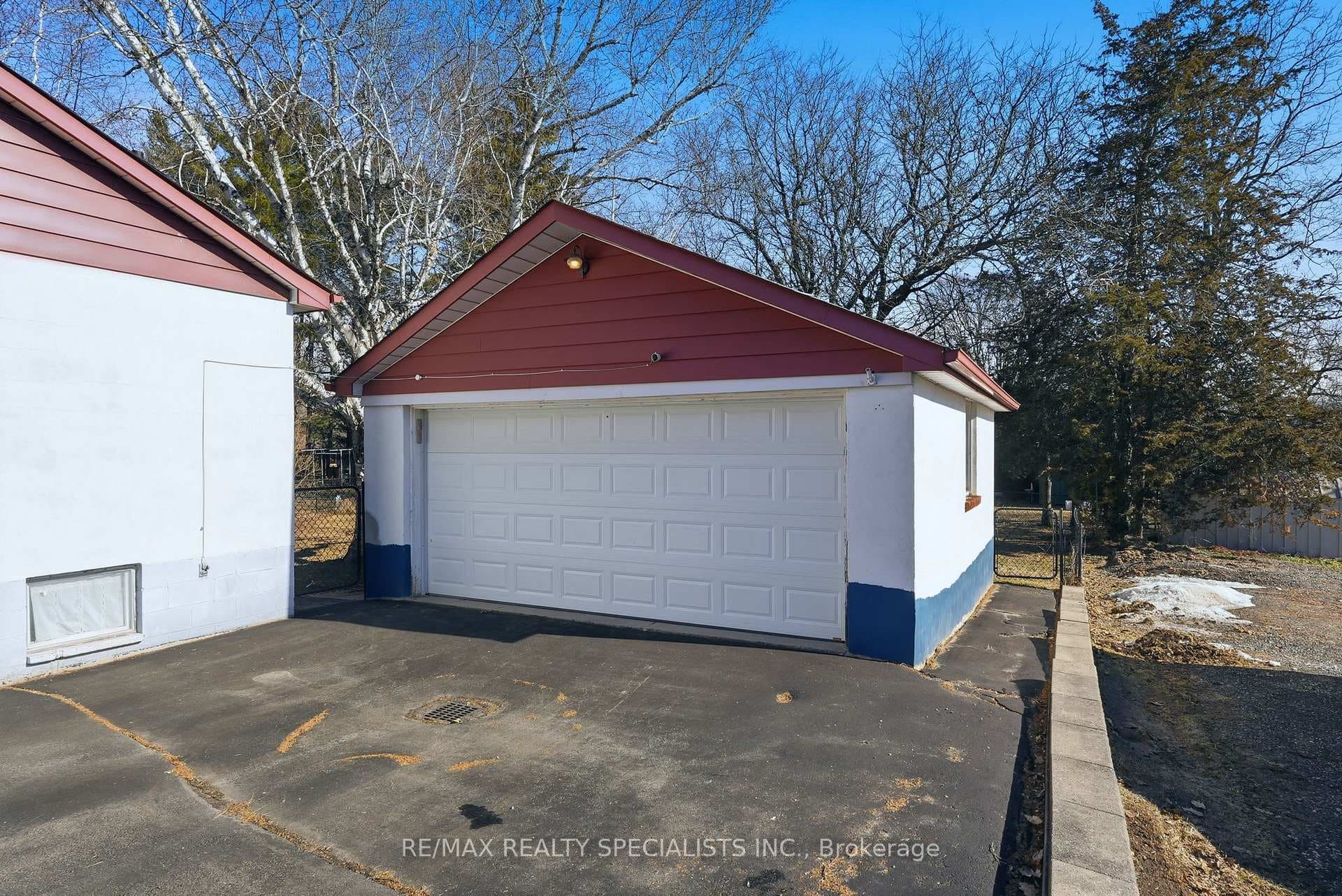 Double car large garage 18x24 feet