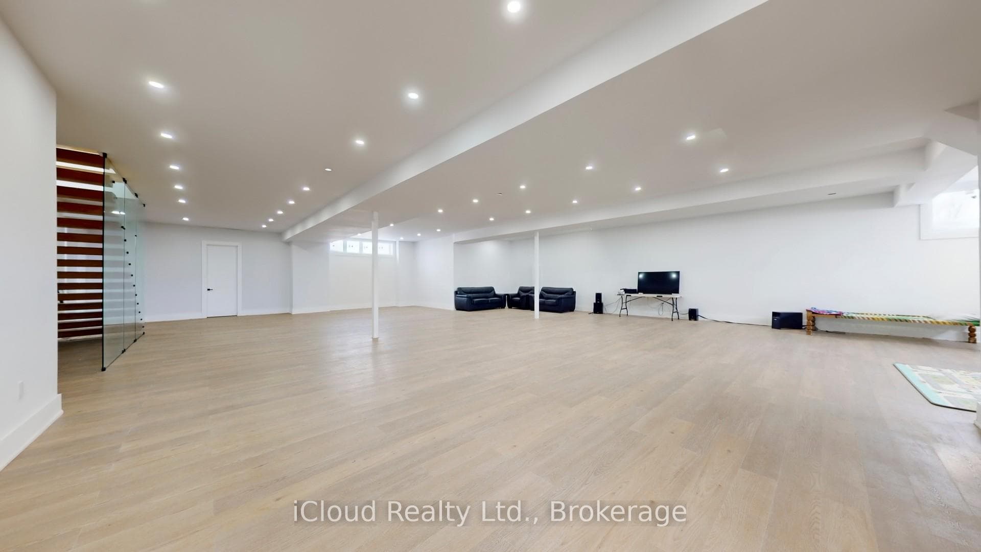 674525 Hurontario Street photo 43