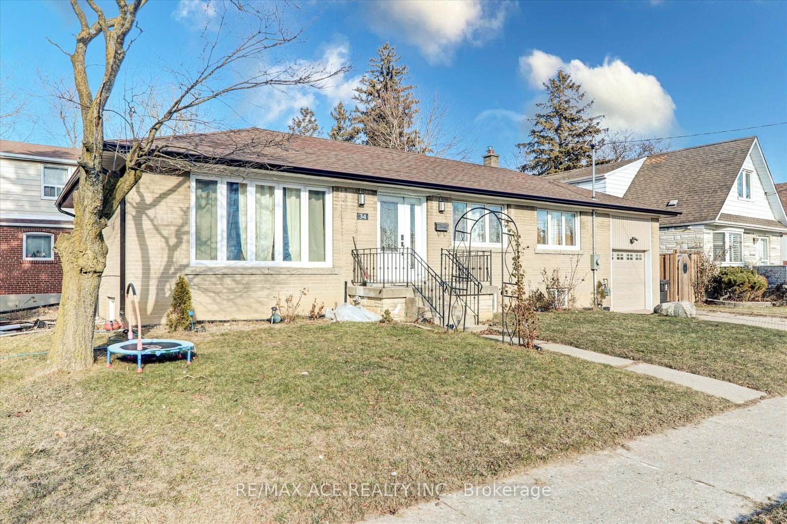 34 Lord Roberts Drive Unit BSMT photo 2