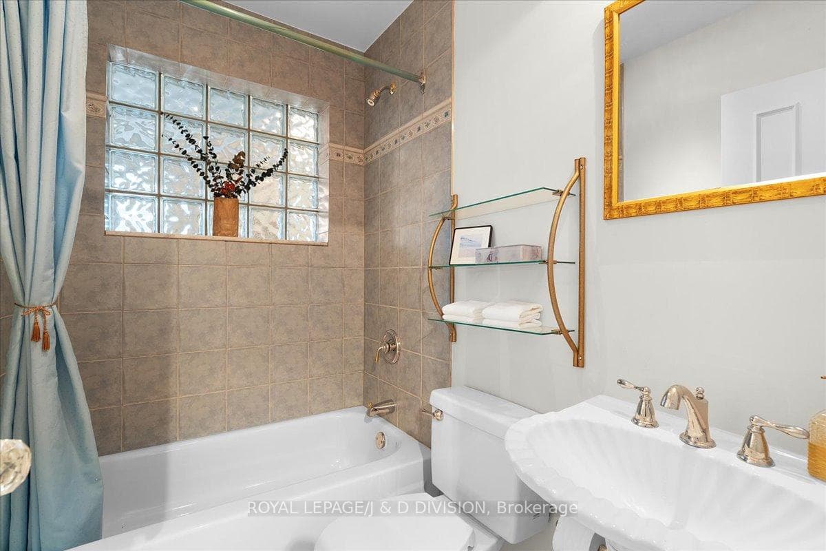 43 Allister Avenue photo 19