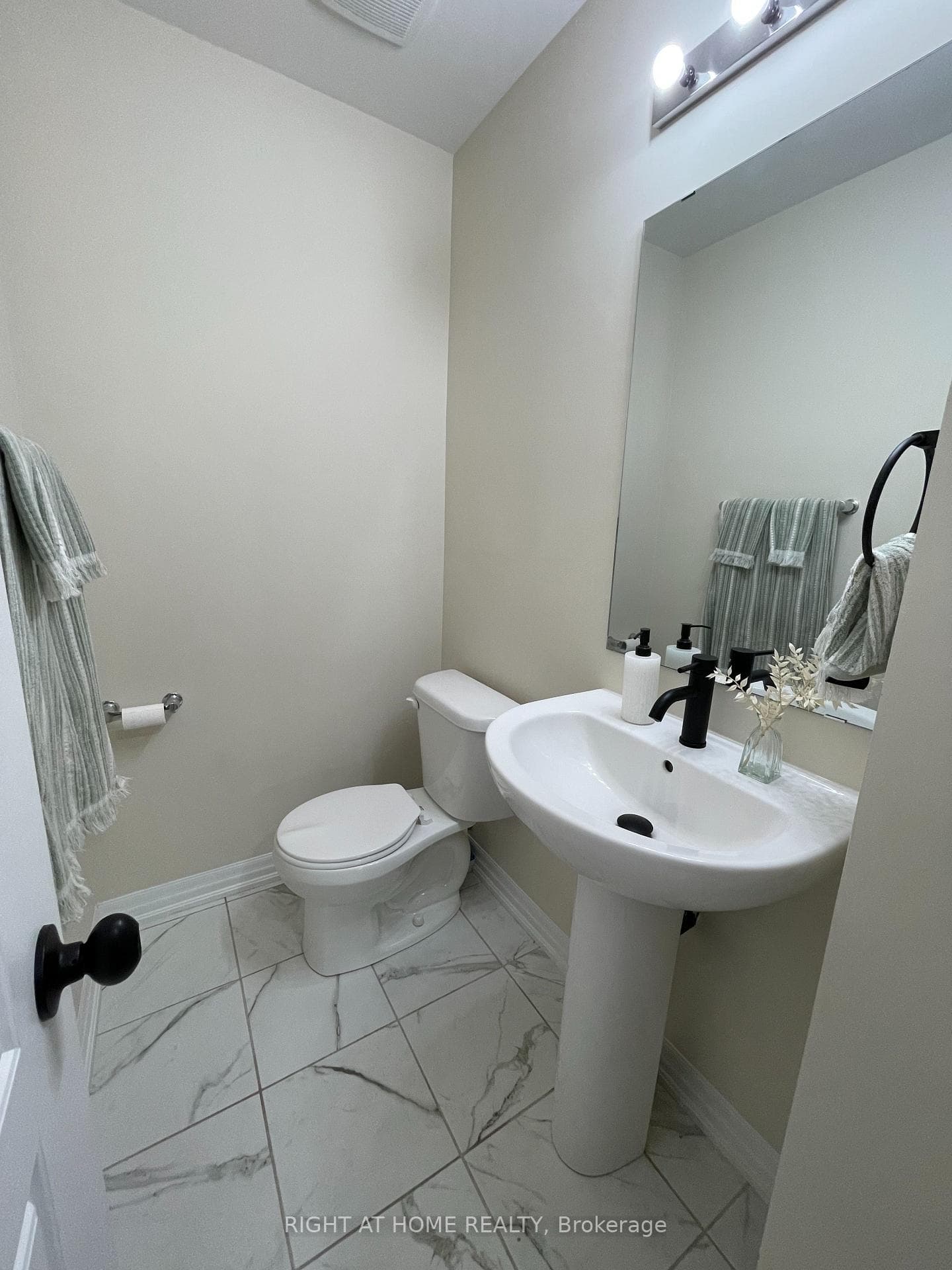 121 Bravo Lane photo 9