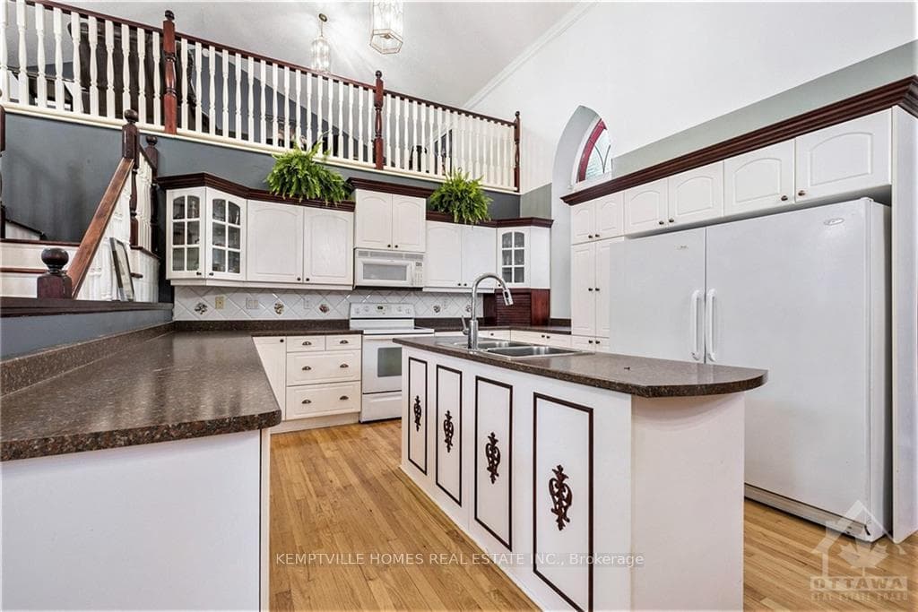 10565 MAIN Street photo 11