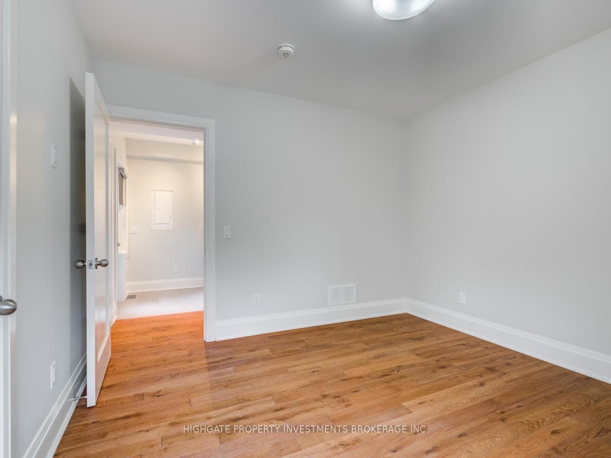 129 Hilton Avenue Unit Main photo 12