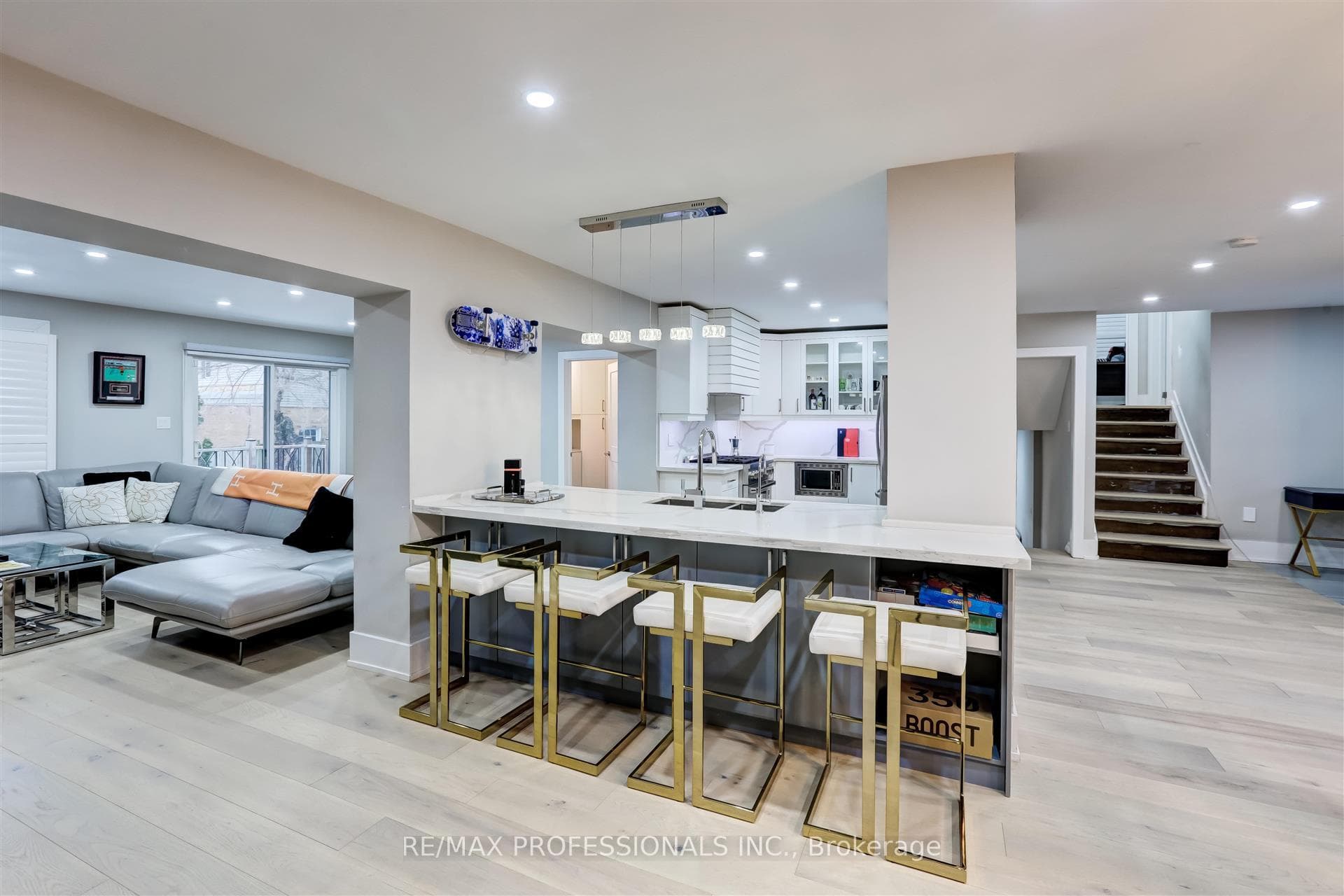 356 The Kingsway N/A photo 8