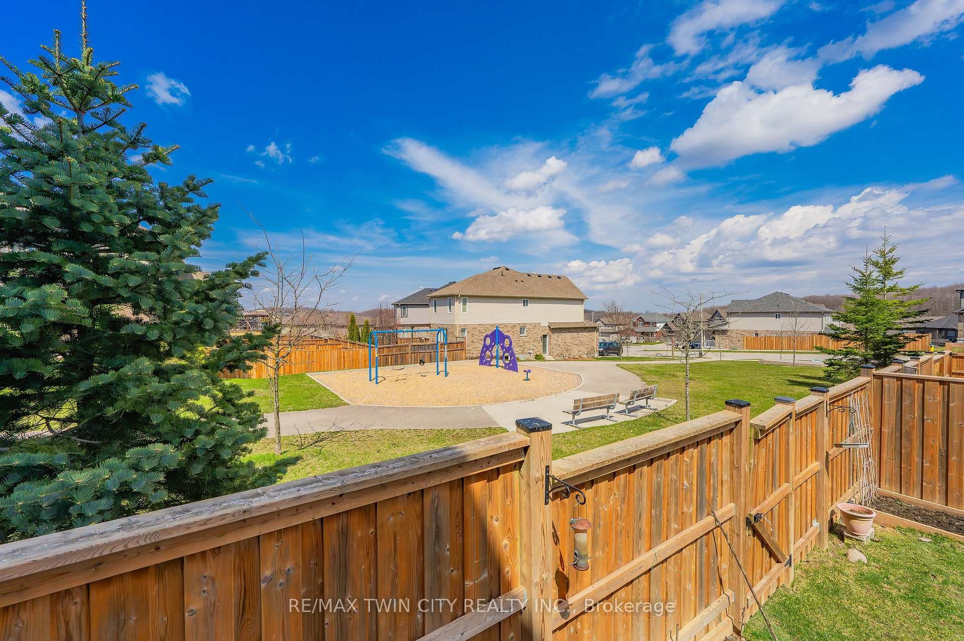 432 Avens Street photo 35