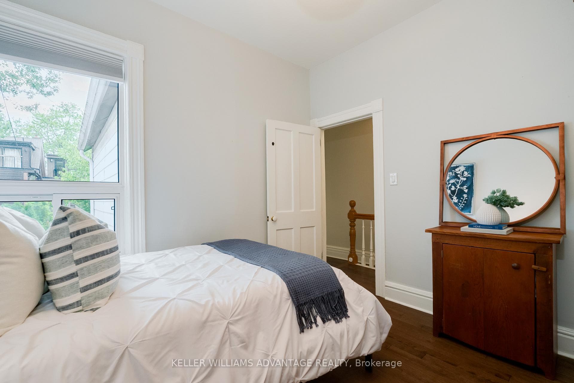 8 Howie Avenue photo 28