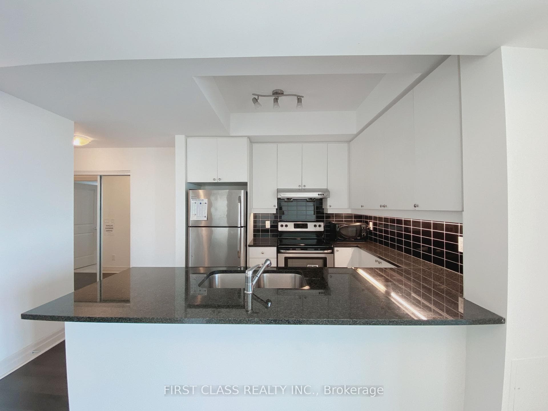 8110 Birchmount Road Unit 821 photo 5