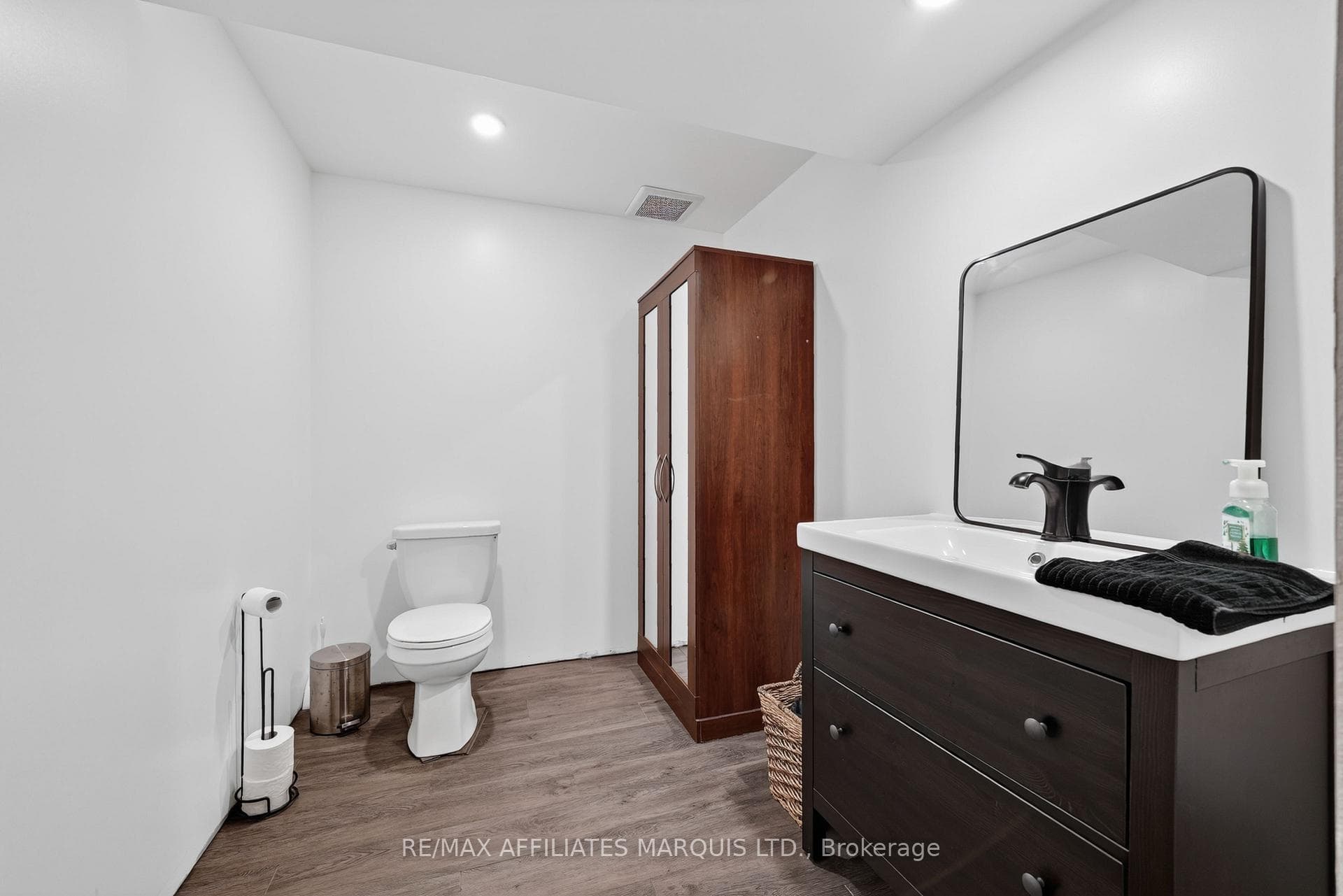 348 Glen Nora Drive photo 34